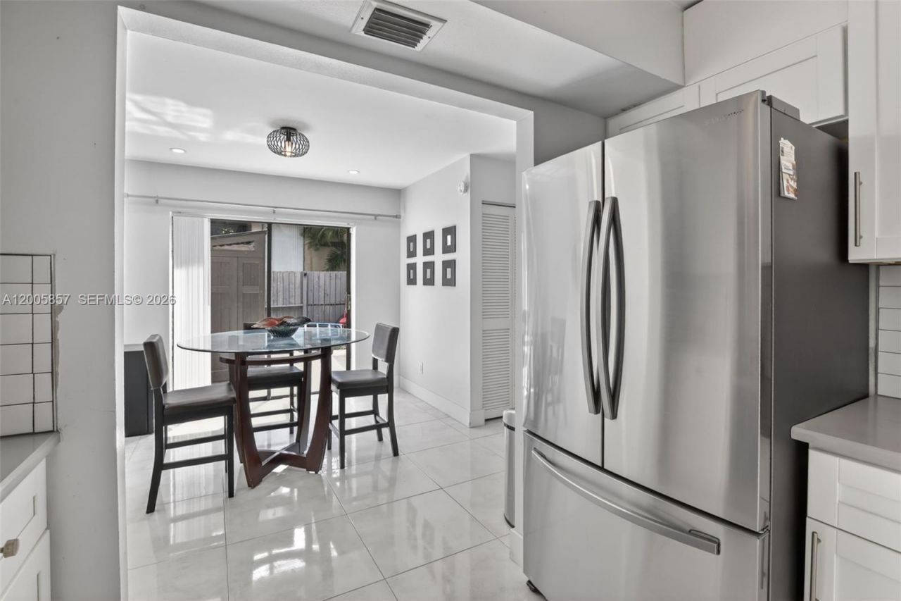 2360 Bayberry Dr, Unit 2360, Pembroke Pines, FL 33024 Photo