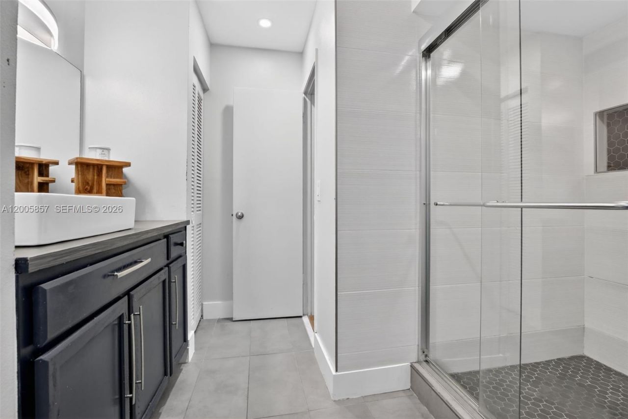 2360 Bayberry Dr, Unit 2360, Pembroke Pines, FL 33024 Photo