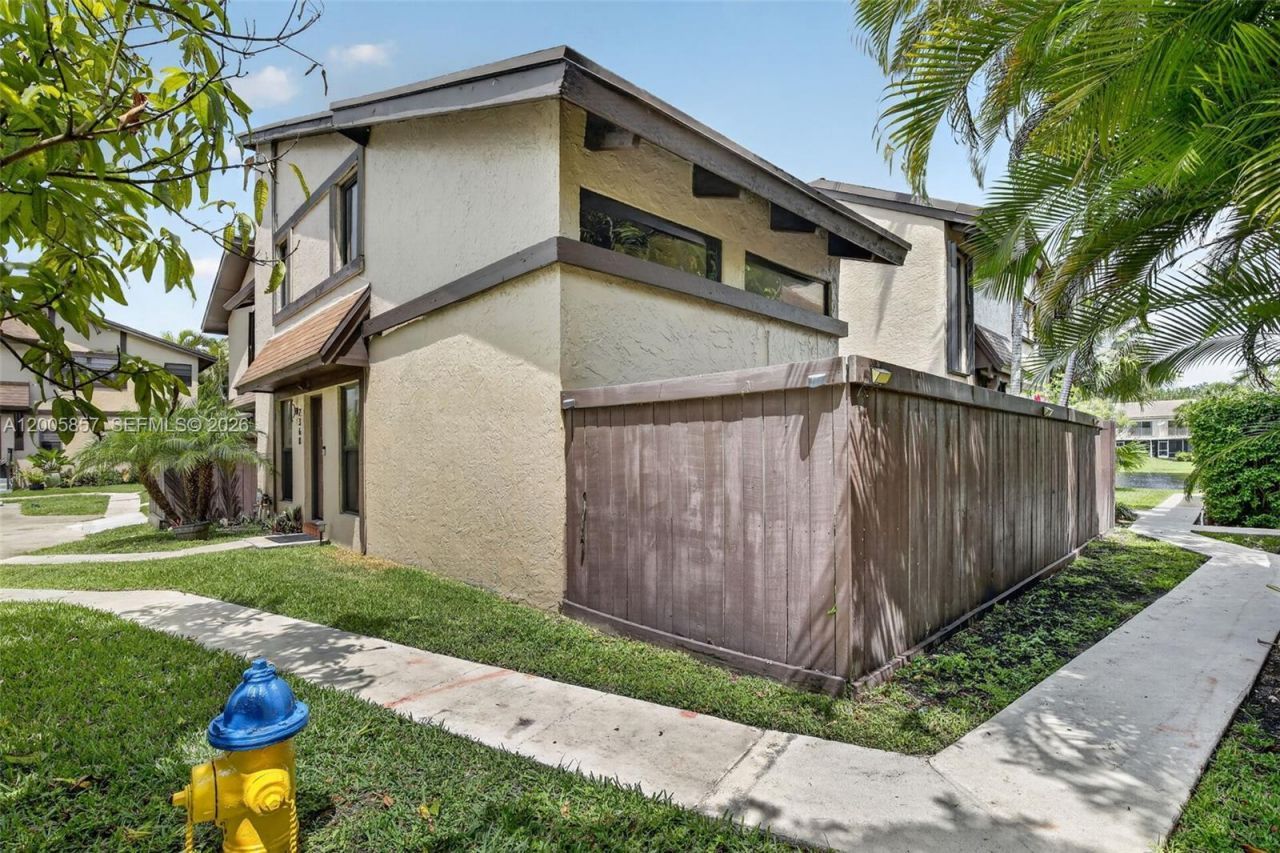 2360 Bayberry Dr, Unit 2360, Pembroke Pines, FL 33024 Photo