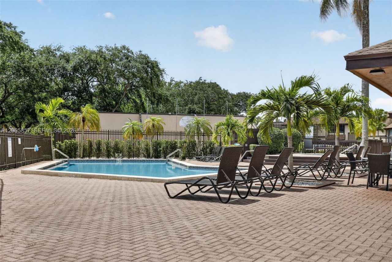 2360 Bayberry Dr, Unit 2360, Pembroke Pines, FL 33024 Photo