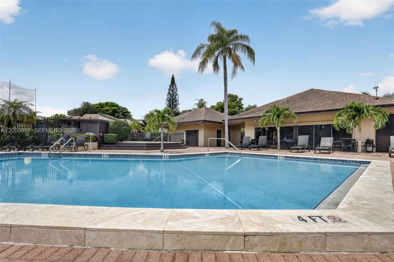 2360 Bayberry Dr, Unit 2360, Pembroke Pines, FL 33024 Photo