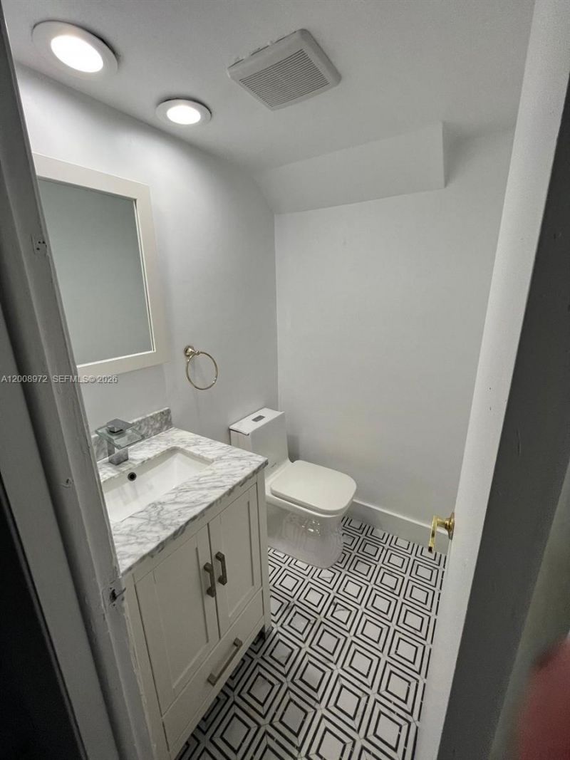9704 NW 6th Ter, Unit 9704, Miami, FL 33172 Photo