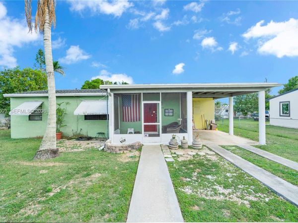 1570 NE 15th St , Homestead, FL 33033