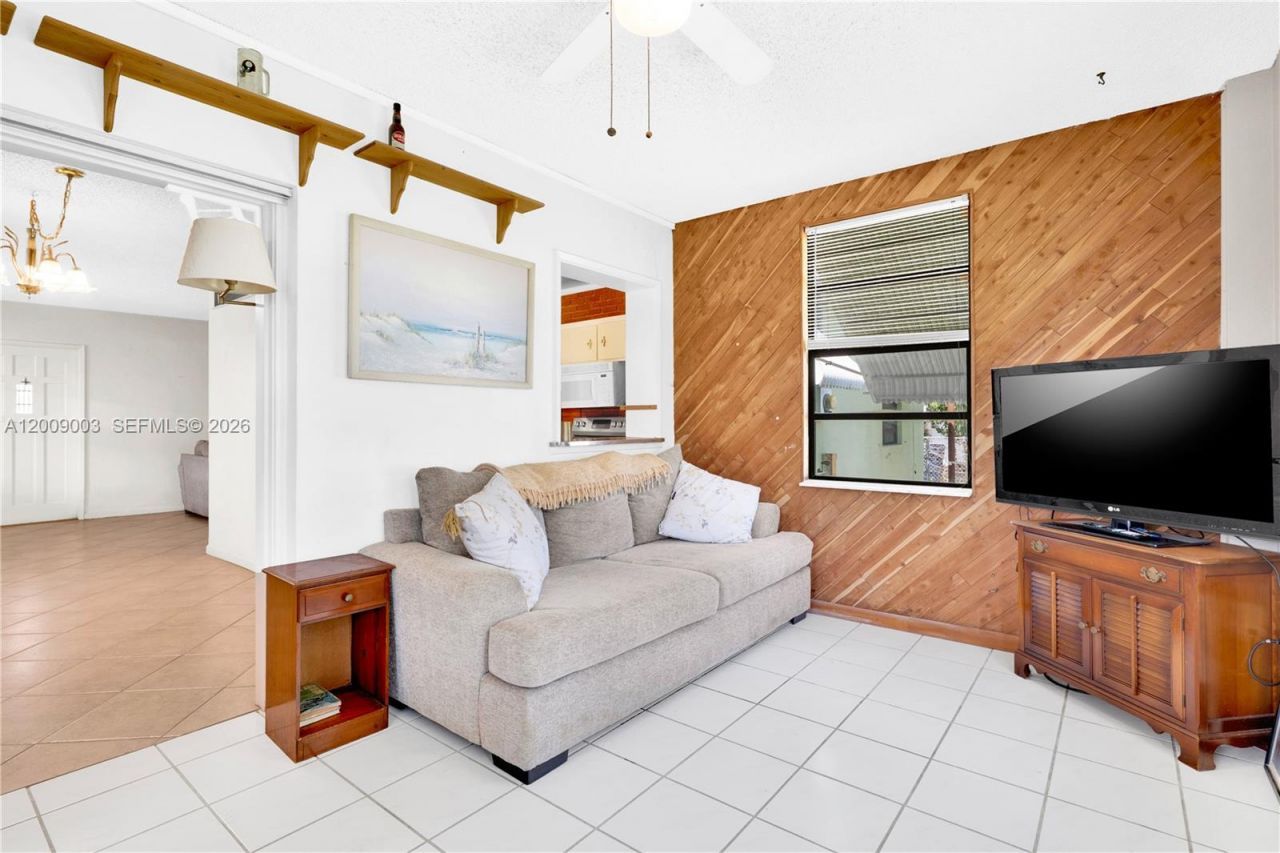 1570 NE 15th St , Homestead, FL 33033 Photo