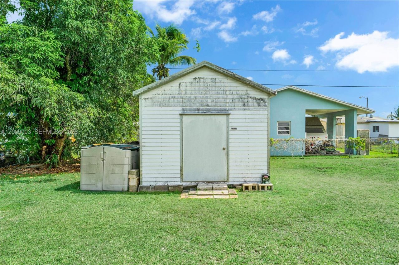 1570 NE 15th St , Homestead, FL 33033 Photo