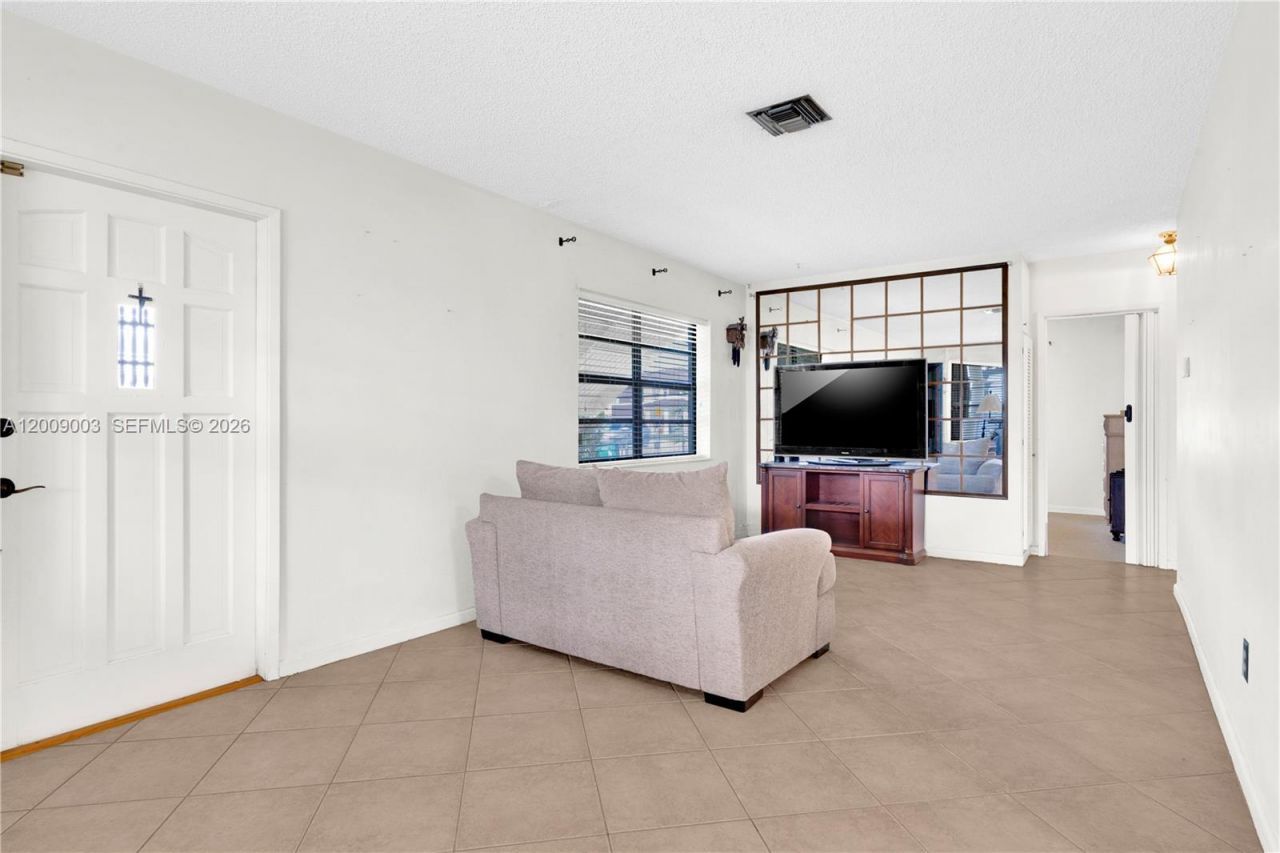 1570 NE 15th St , Homestead, FL 33033 Photo