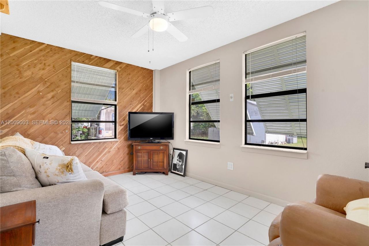 1570 NE 15th St , Homestead, FL 33033 Photo