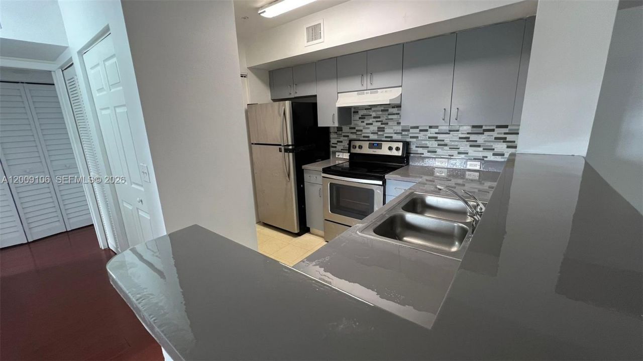 711 SW 111th Way, Unit 301, Pembroke Pines, FL 33025 Photo