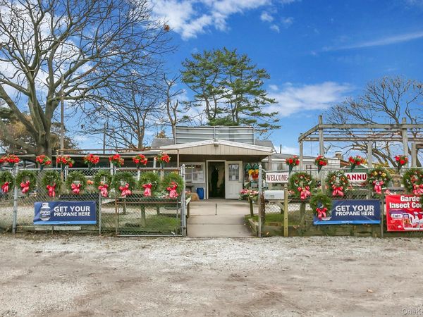 42 Hempstead Turnpike, Farmingdale, NY 11735