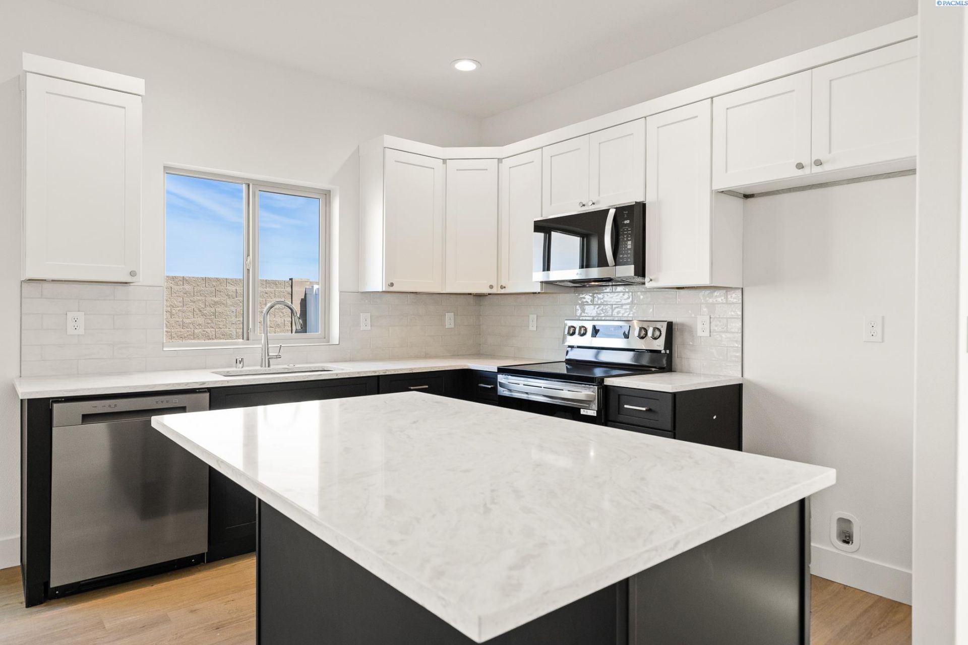 7480 Grapevine Ct primary photo