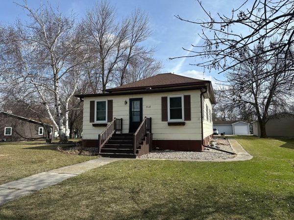 318 2nd Street SE, Hallock, MN 56728