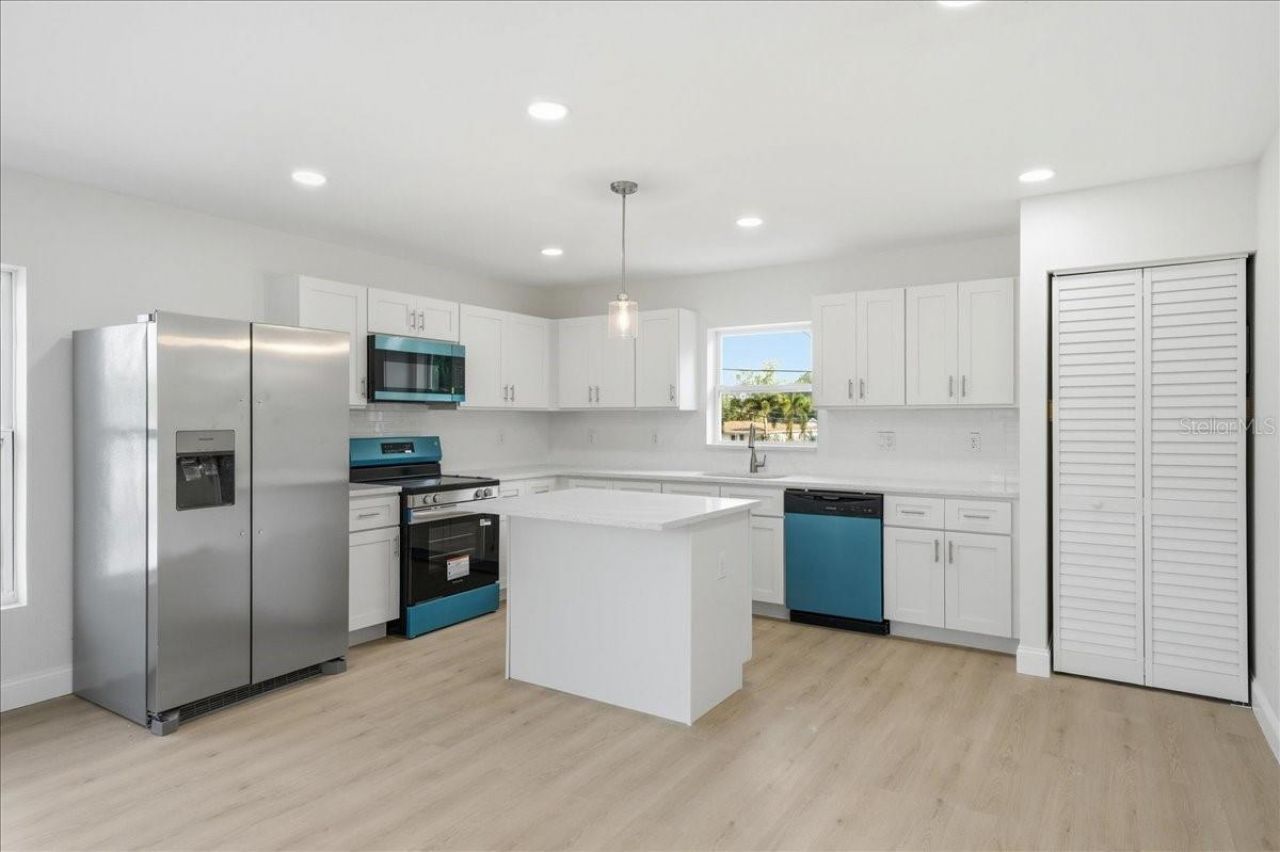 4651 22nd Avenue N, Saint Petersburg, FL 33713 Photo