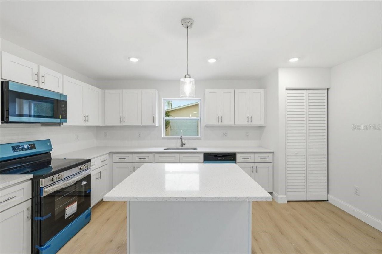 4651 22nd Avenue N, Saint Petersburg, FL 33713 Photo