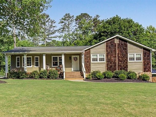 904 Andover Court , Woodstock, GA 30188