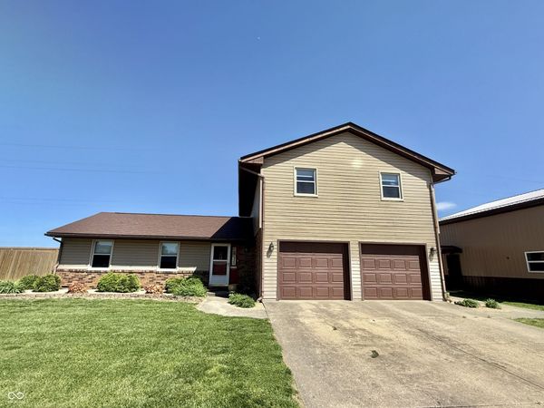 415 Kelly Drive , Brownstown, IN 47220