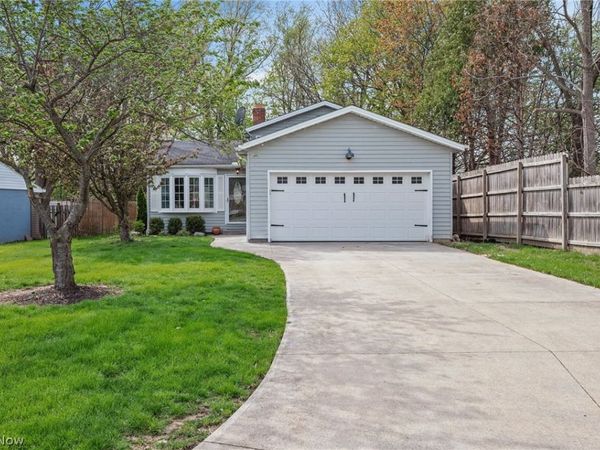 5820 Parkview Lane , Fairview Park, OH 44126