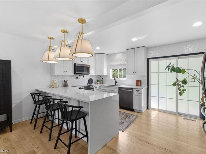 5820 Parkview Lane, Fairview Park, OH 44126 Photo 4