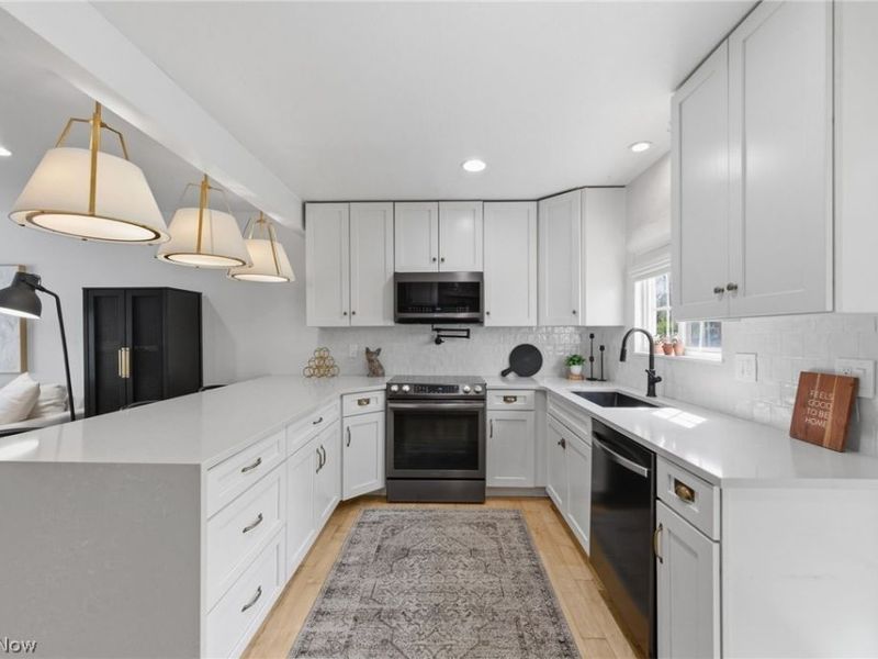 5820 Parkview Lane, Fairview Park, OH 44126 Photo 6