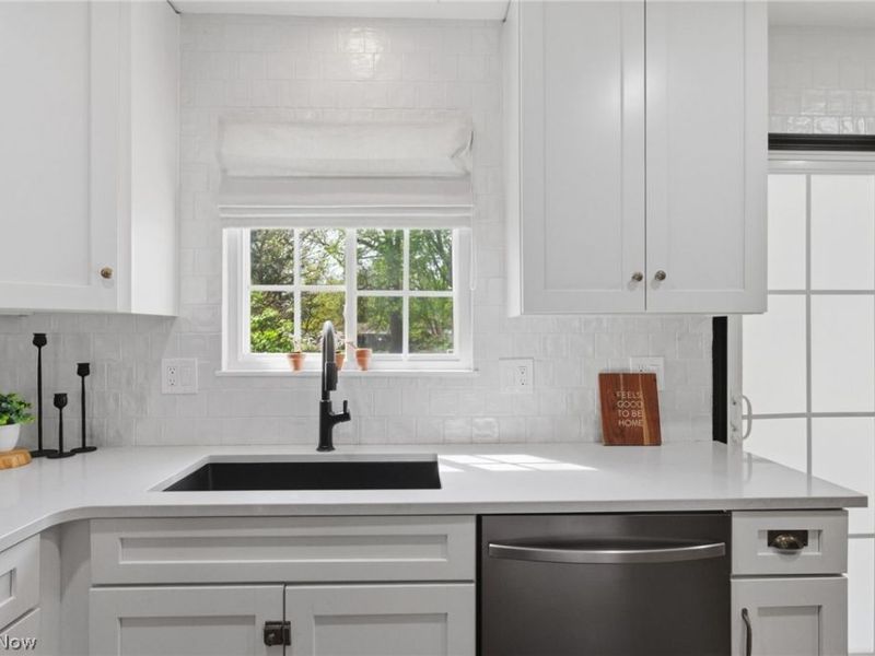 5820 Parkview Lane, Fairview Park, OH 44126 Photo 7