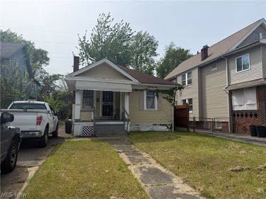 1462 E 133rd Street, East Cleveland, OH 44112