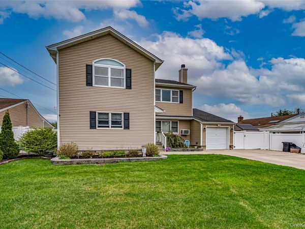 5 Taylor Drive, Farmingdale, NY 11735