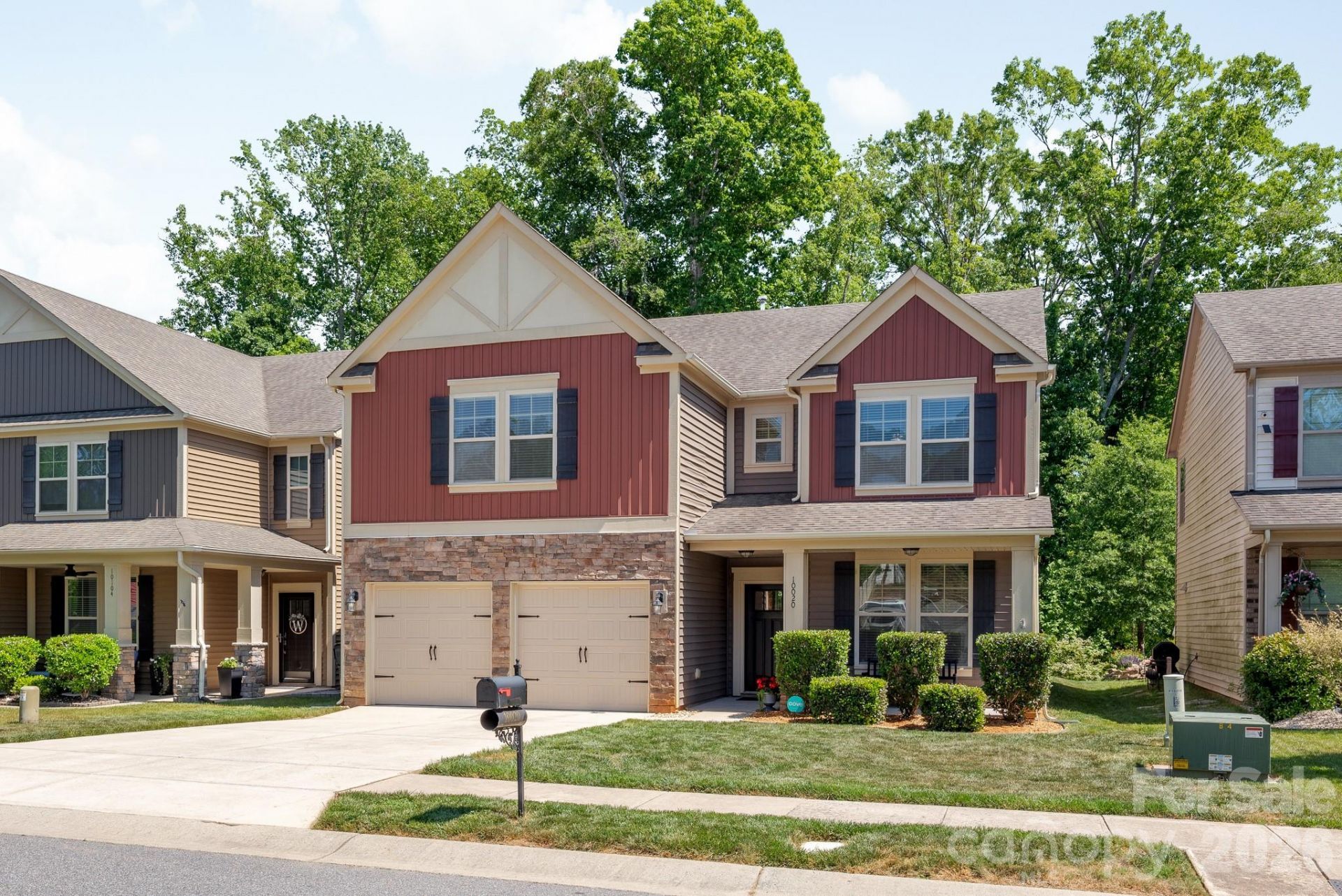10020 Michael Crossing Drive, Charlotte, NC 28213 Main Photo