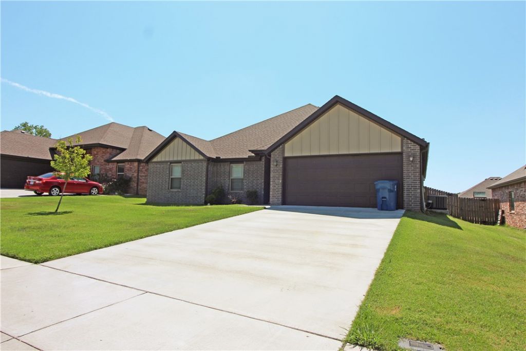 902 SW Caprington Street, Bentonville, AR 72712 Main Photo