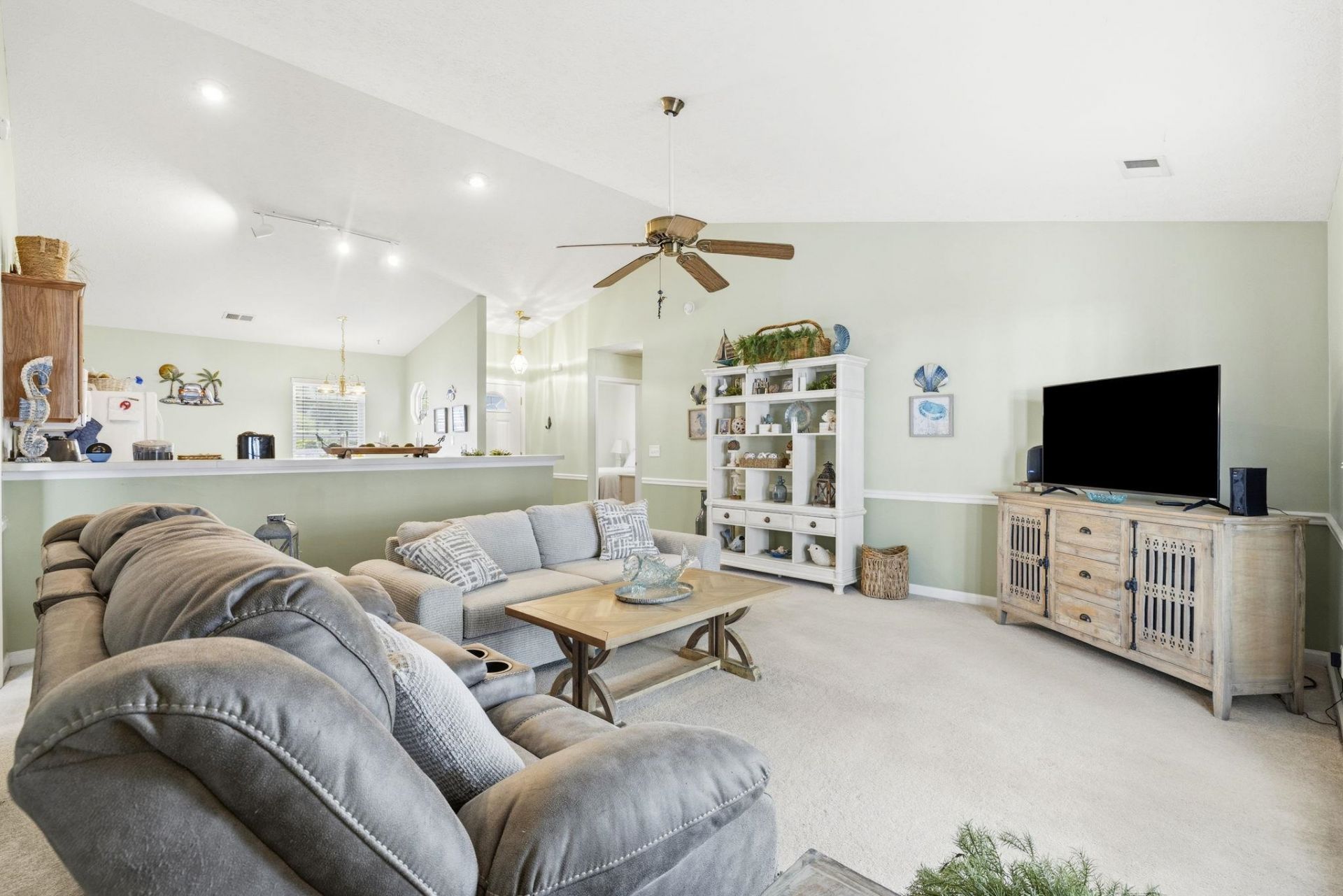 4196 Wrens Crossing Photo 6