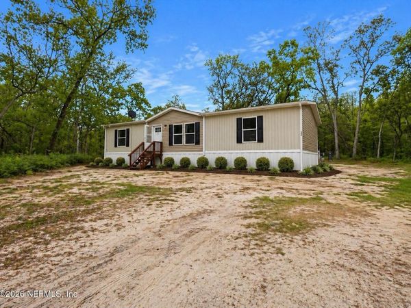 121 JANET Drive, Hollister, FL 32147