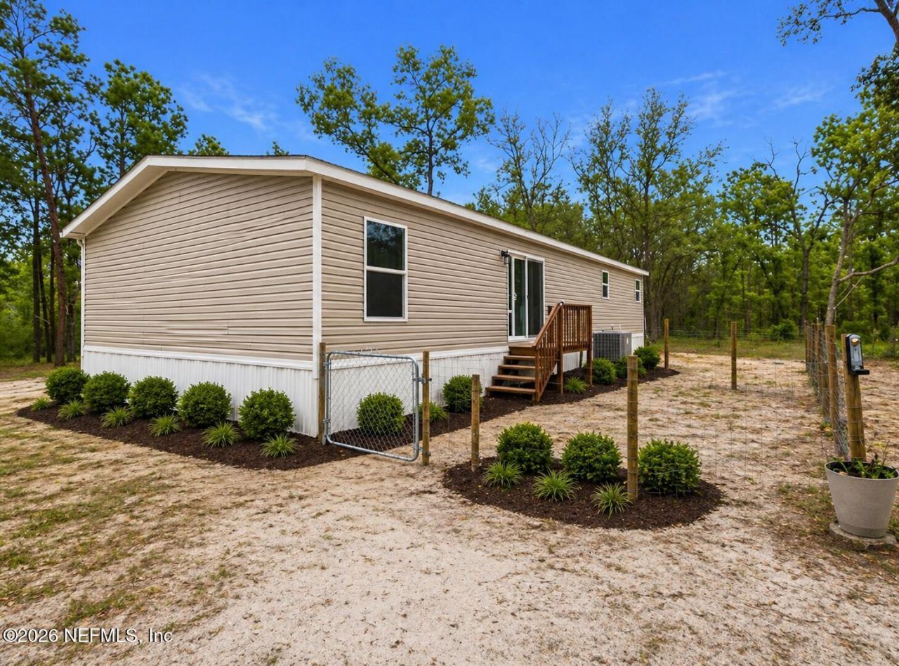 121 Janet Drive, Hollister, FL 32147 Photo