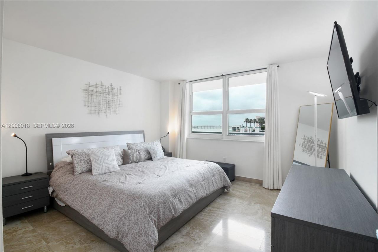 1155 S Brickell Bay Dr , Unit 805, Miami, FL 33131 Photo