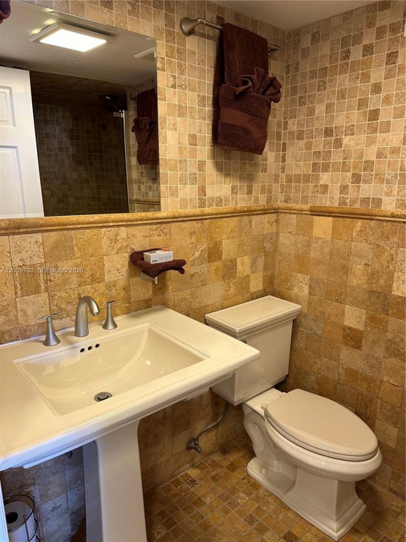 6039 Collins Ave, Unit 1510, Miami Beach, FL 33140 Photo