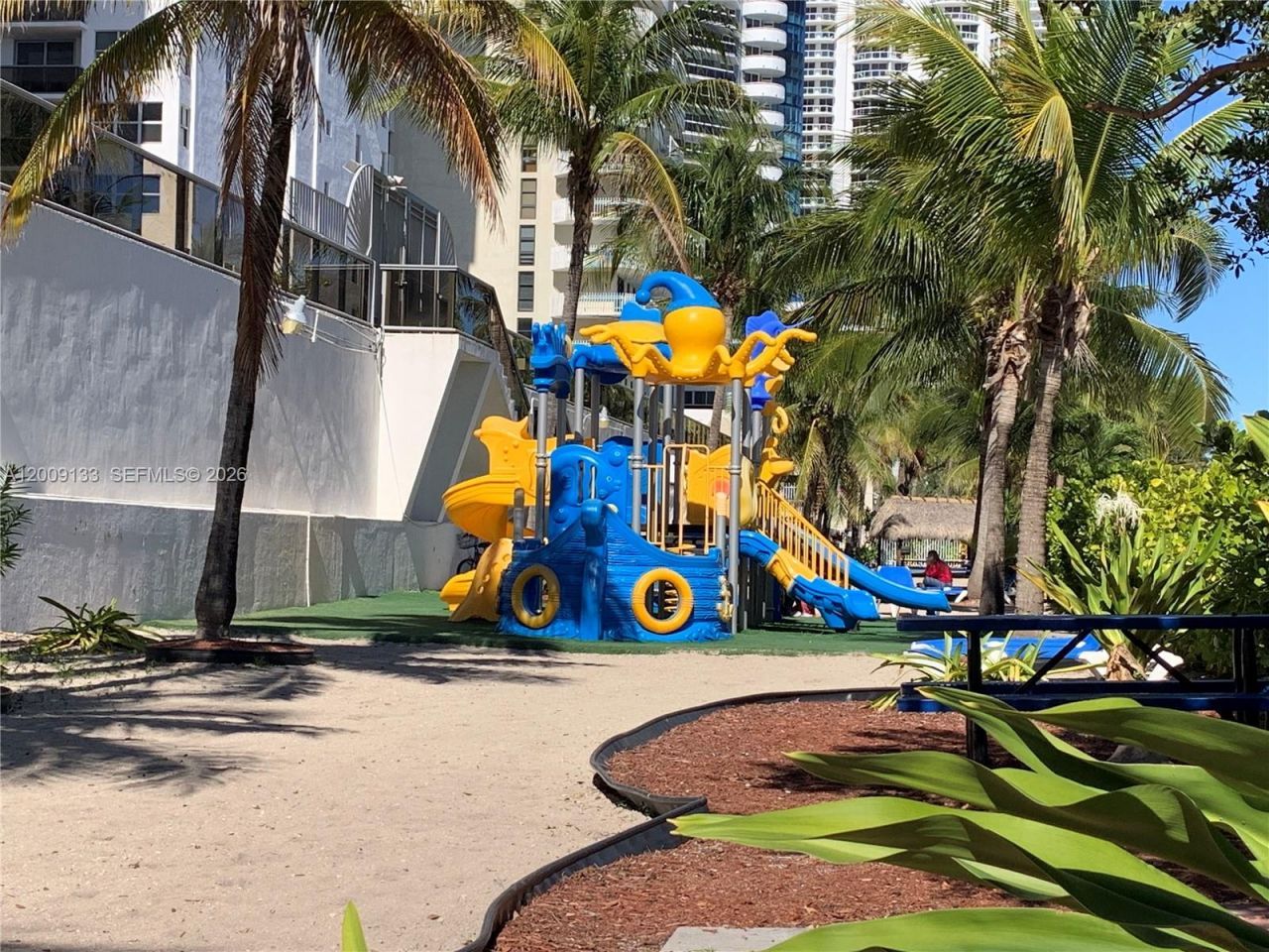 6039 Collins Ave, Unit 1510, Miami Beach, FL 33140 Photo