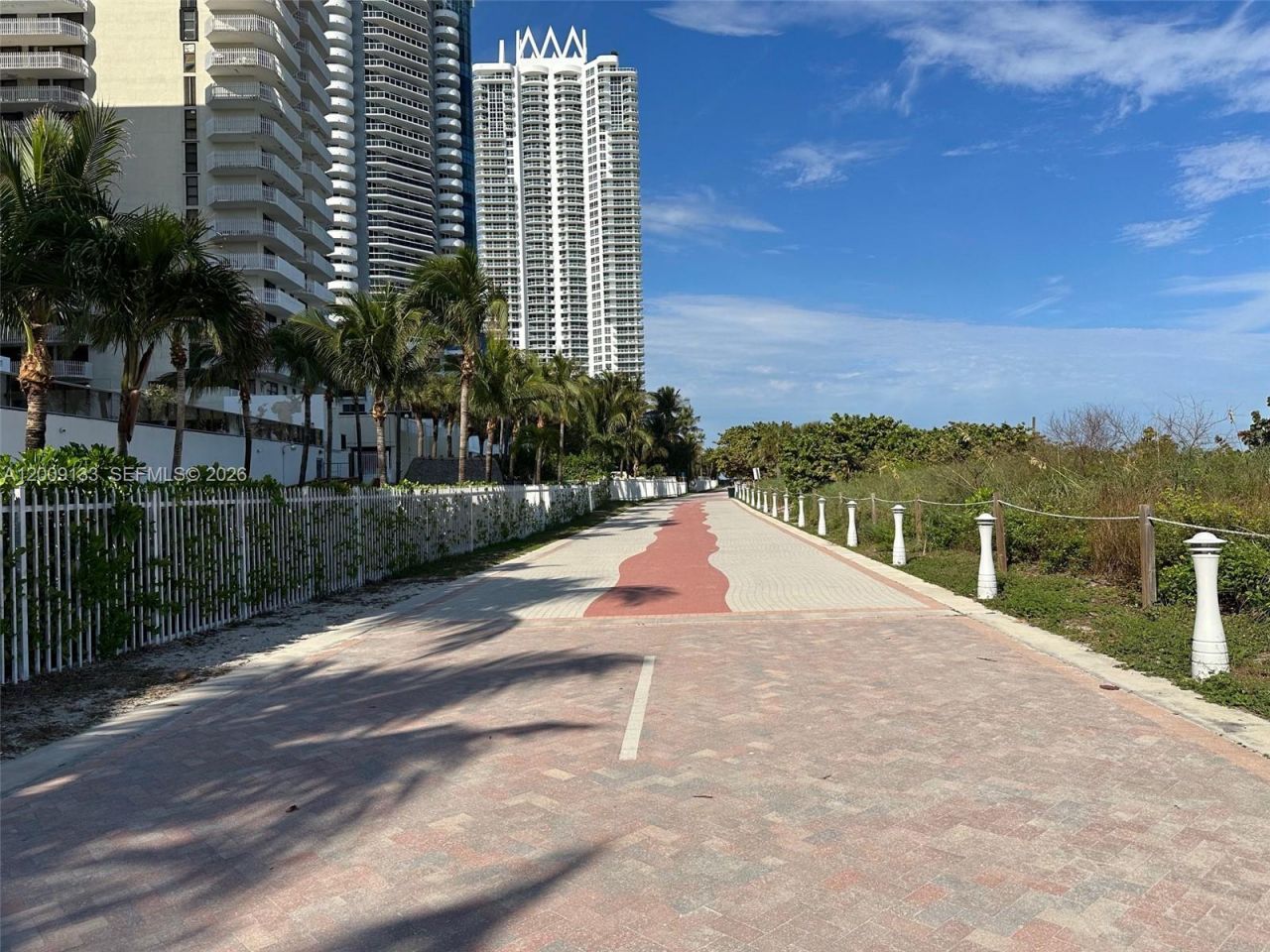 6039 Collins Ave, Unit 1510, Miami Beach, FL 33140 Photo