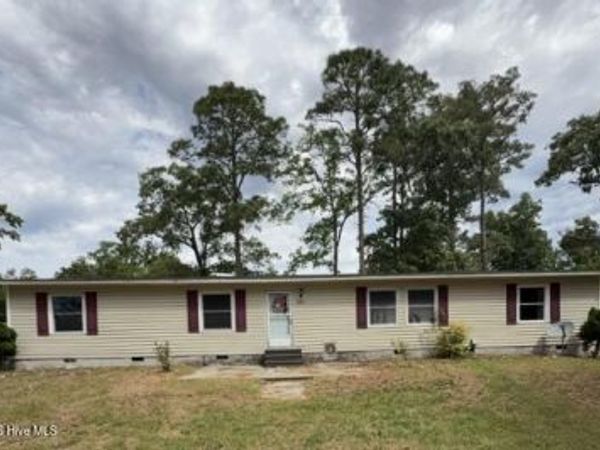 2030 Catherine Lake Road , Richlands, NC 28574