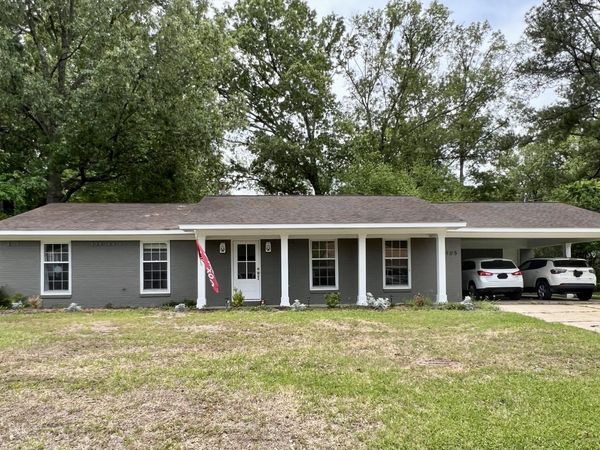 2105 Douglas McArthur, Starkville, MS 39759