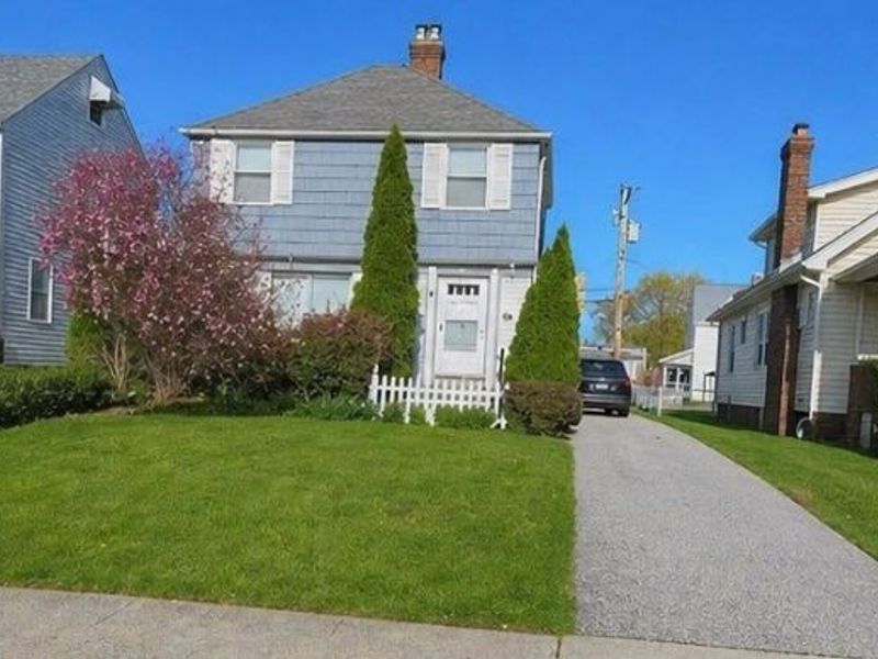 367 E 211th Street, Euclid, OH 44123 Photo 1