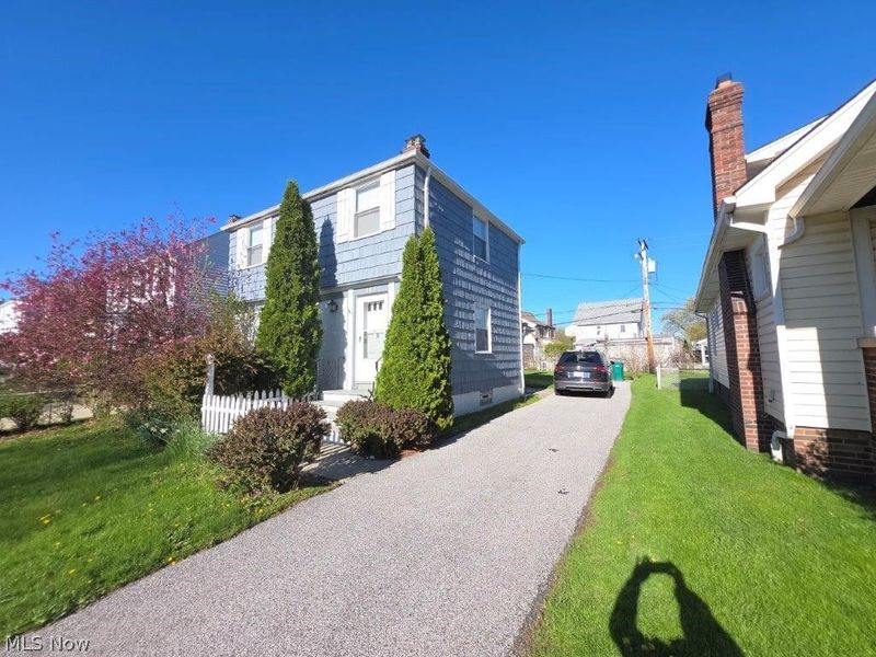 367 E 211th Street, Euclid, OH 44123 Photo 2