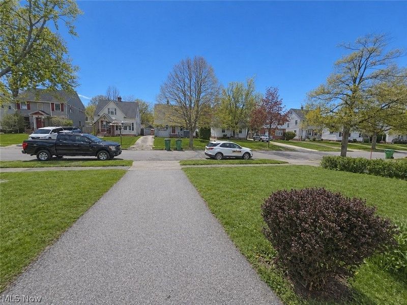 367 E 211th Street, Euclid, OH 44123 Photo 3