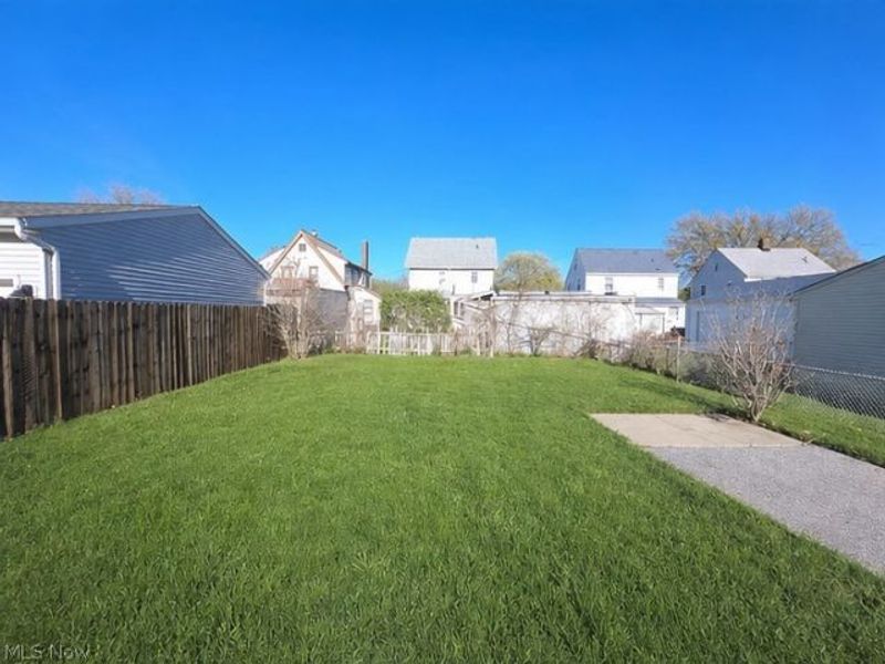 367 E 211th Street, Euclid, OH 44123 Photo 4