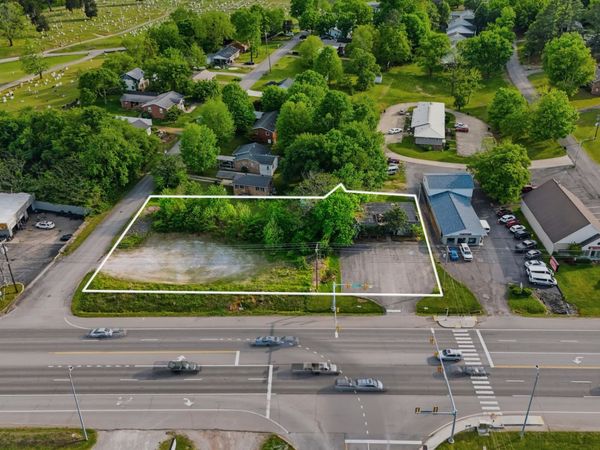 606 Henslee Dr , Dickson, TN 37055