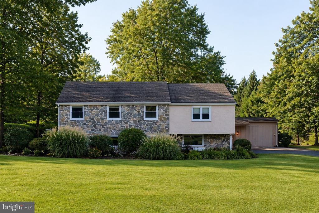 1190 Beaumont Road , Berwyn, PA 19312 Main Photo