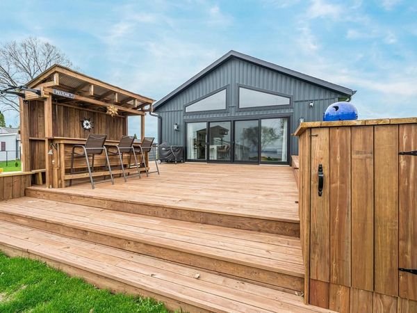 N8805 LAKESHORE DRIVE, Van Dyne, WI 54979