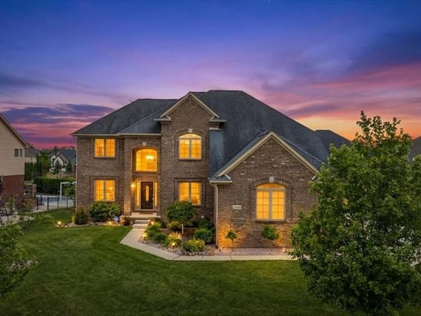 16348 Via Montella, Macomb Twp, MI 48042