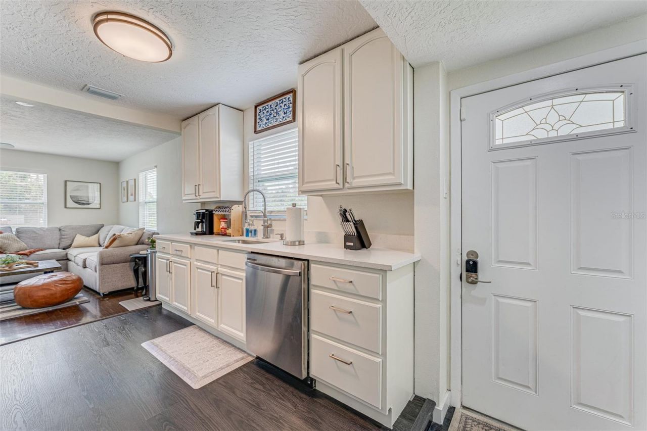 4651 22nd Avenue N, Saint Petersburg, FL 33713 Photo