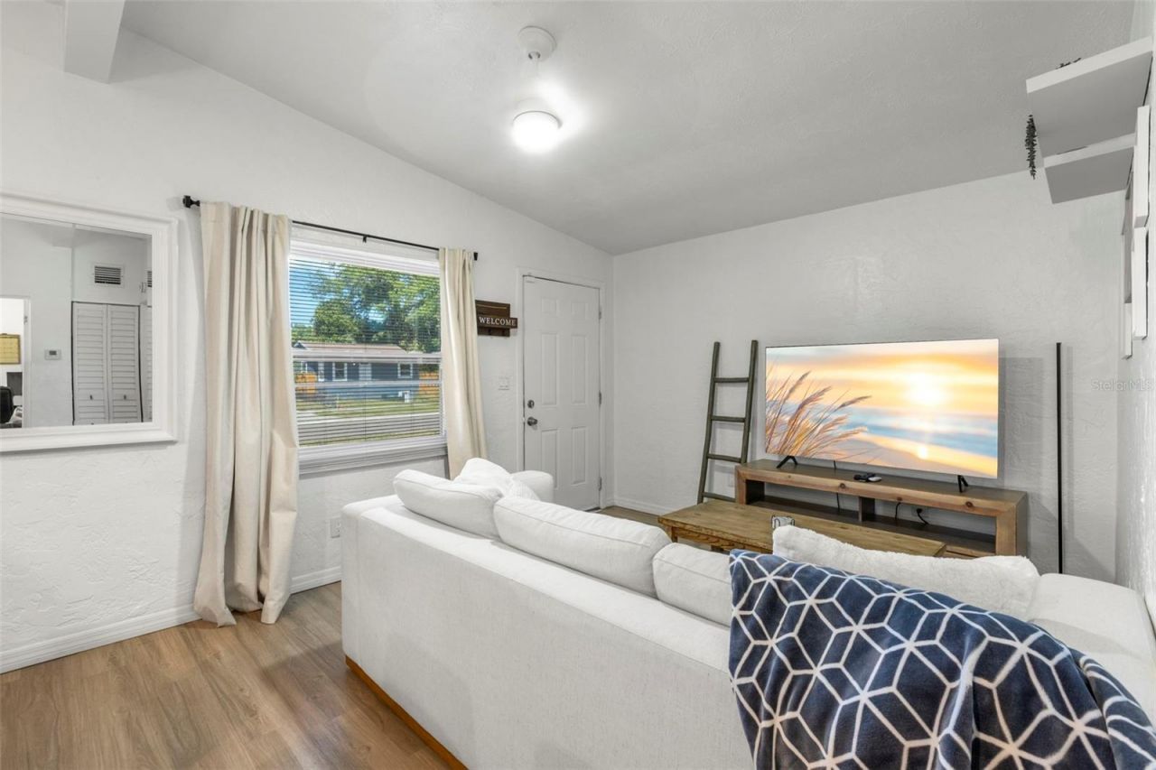 2356 Kingston Street S, Saint Petersburg, FL 33711 Photo