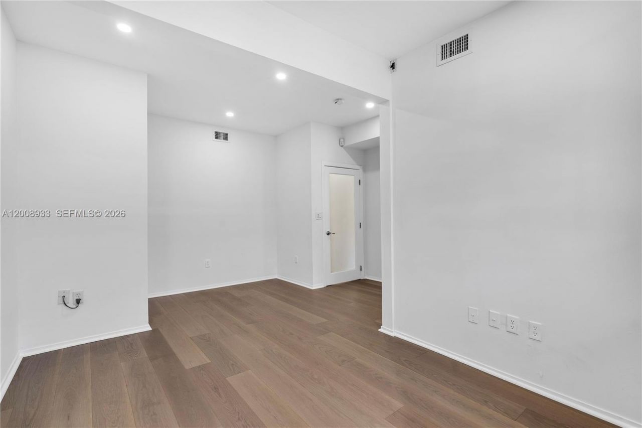 1600 Michigan Ave , Unit 2, Miami Beach, FL 33139 Photo
