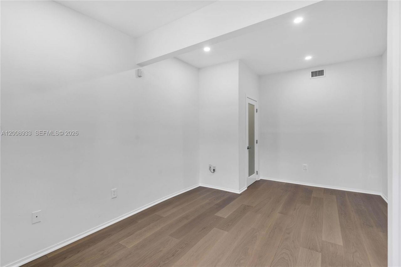1600 Michigan Ave , Unit 2, Miami Beach, FL 33139 Photo