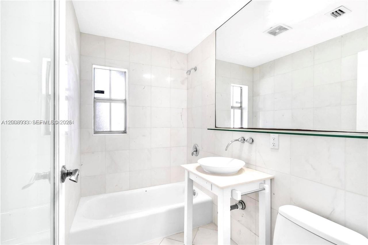 1600 Michigan Ave , Unit 2, Miami Beach, FL 33139 Photo