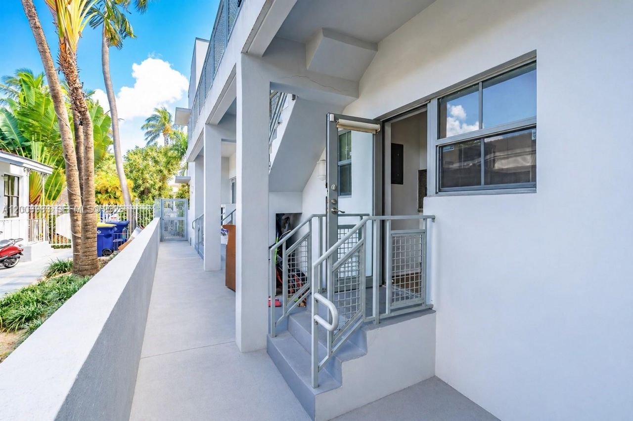 1600 Michigan Ave , Unit 2, Miami Beach, FL 33139 Photo